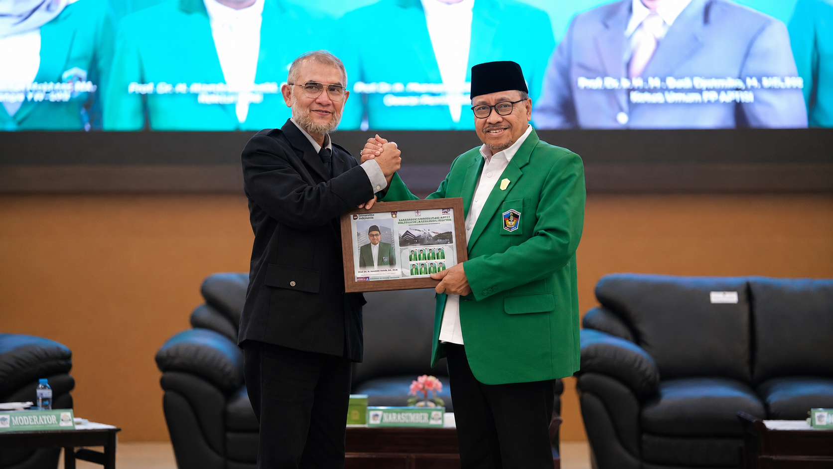 Prof.-Hambali-Thalib-Terima-Amanah-sebagai-Plt-Ketua-APTISI-Wilayah-IX-A-Sulawesi-Selatan