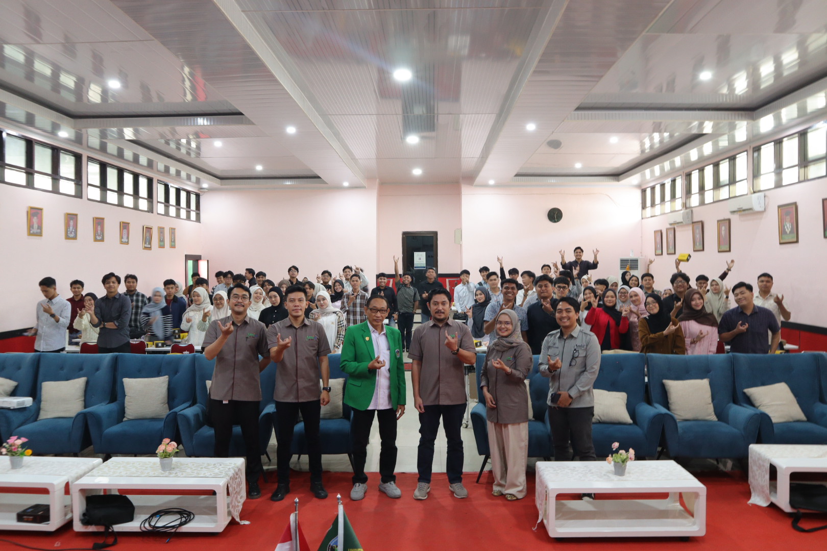 FH-UMI-Gelar-Pelatihan-Penulisan-Jurnal-di-Aula-Hidjaz