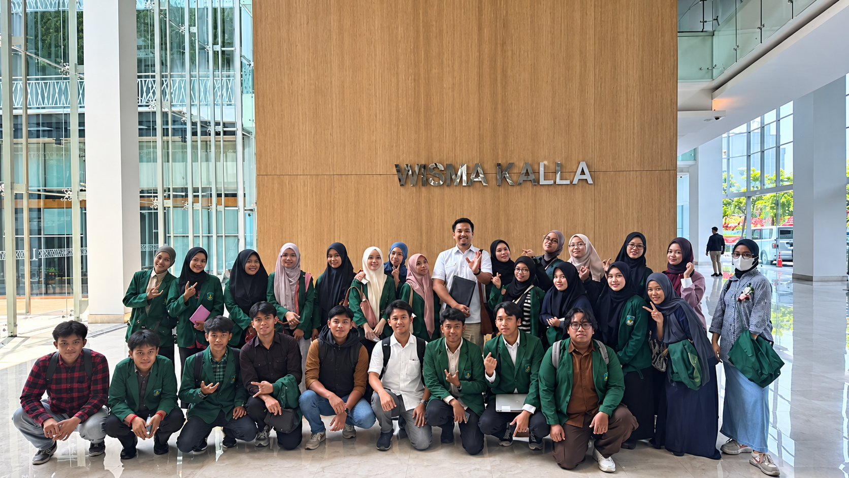 27-Mahasiswa-FH-UMI-Pelajari-Corporate-Legal-di-KALLA-Group