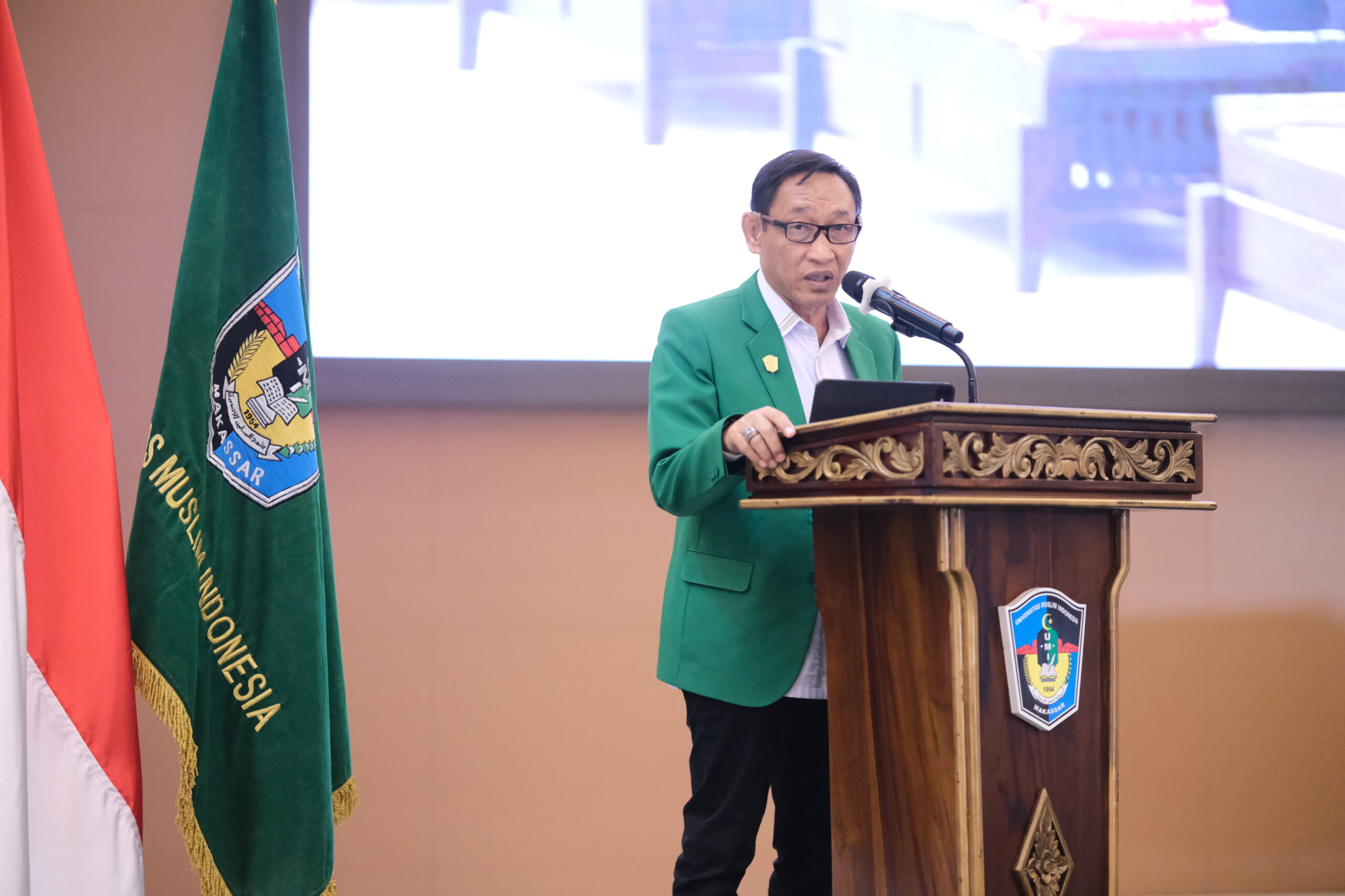 Dekan-FH-UMI-Sambut-539-Mahasiswa-Baru-melalui-Kuliah-Umum