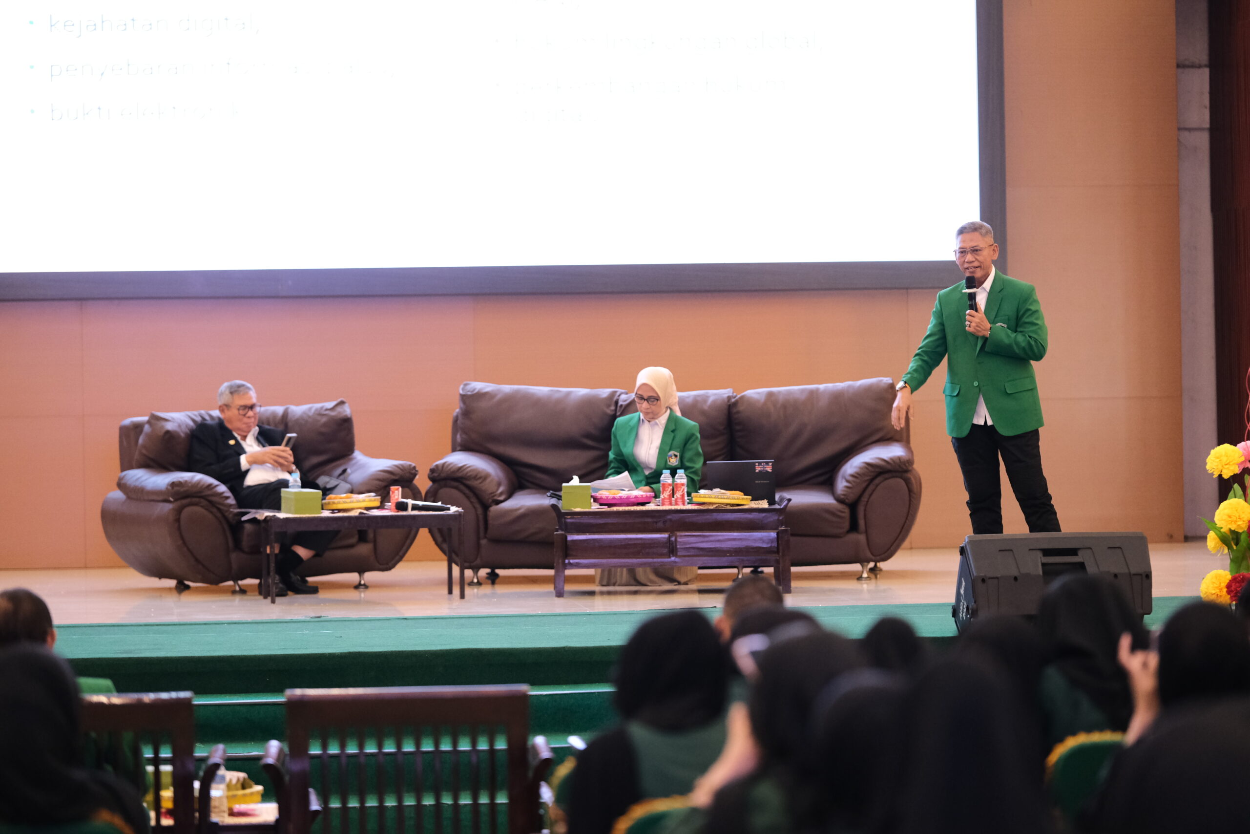 Prof.-Askari-Razak-Jadi-Sarjana-Hukum-yang-Handal-dan-Berkeadilan